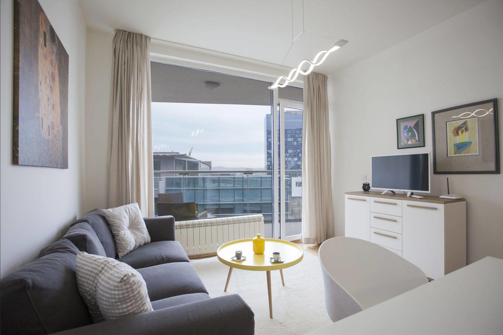 Apartemen Presidency House Self Check-in *
